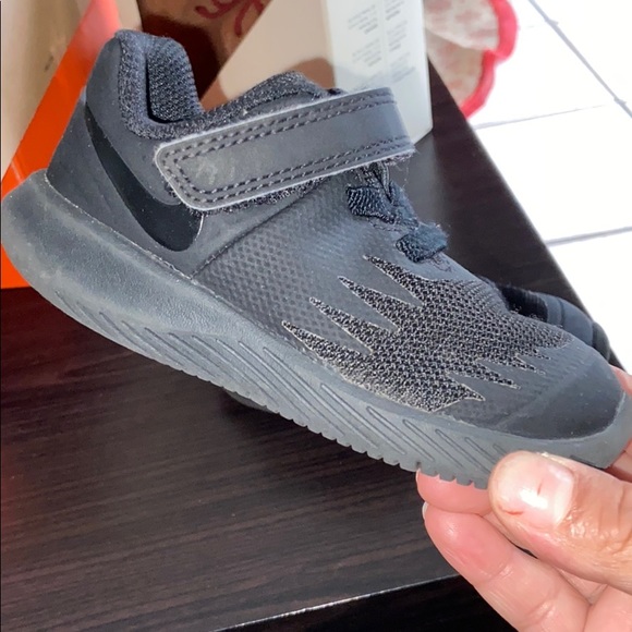 Baby Nike shoes - Picture 3 of 3